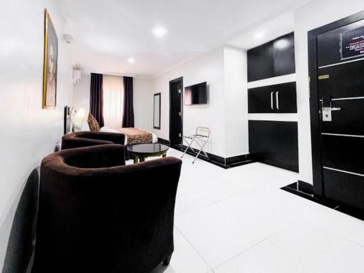 Pasadena Suites Леки Екстериор снимка