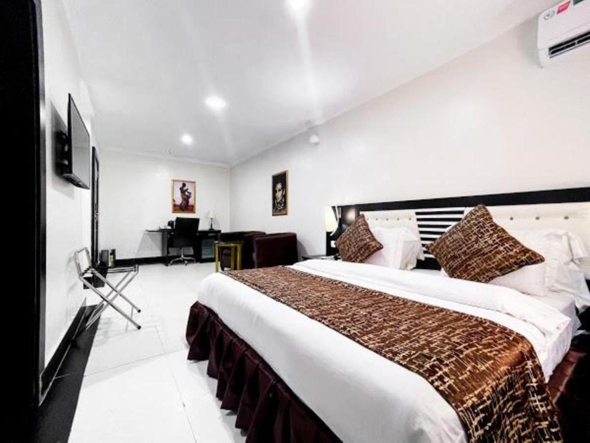 Pasadena Suites Леки Екстериор снимка